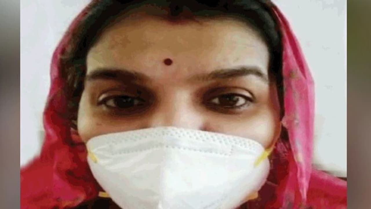 ब्लैक फंगस का दर्द: पत्नी रोते हुए बोली मुख्यमंत्री जी पति तड़प रहा है..इंजेक्शन न मिला तो मर जाऊंगी ब्लैक फंगस का दर्द: पत्नी रोते हुए बोली मुख्यमंत्री जी पति तड़प रहा है..इंजेक्शन न मिला तो मर जाऊंगी