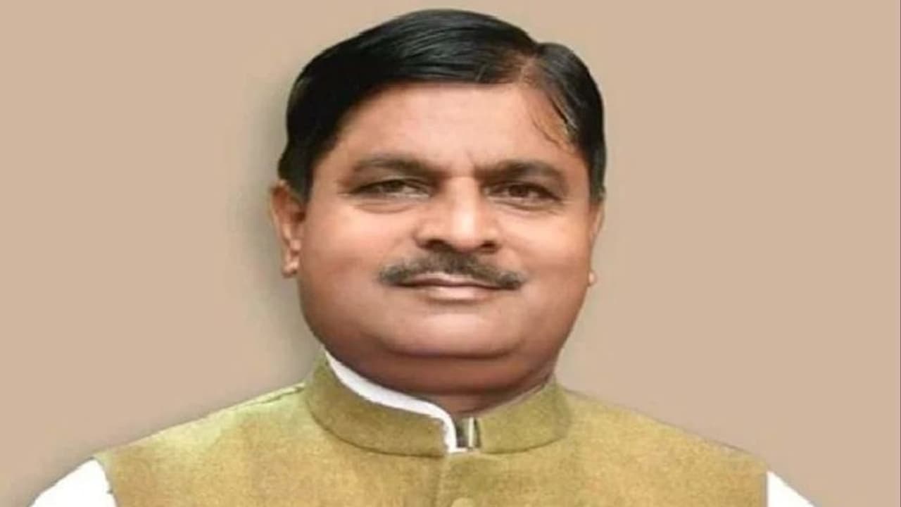 UP सरकार के तीसरे मंत्री की कोरोना से मौत, 20 दिन से लड़ रहे थे जिंदगी की जंग..4 MLA भी कह गए अलविदा UP सरकार के तीसरे मंत्री की कोरोना से मौत, 20 दिन से लड़ रहे थे जिंदगी की जंग..4 MLA भी कह गए अलविदा