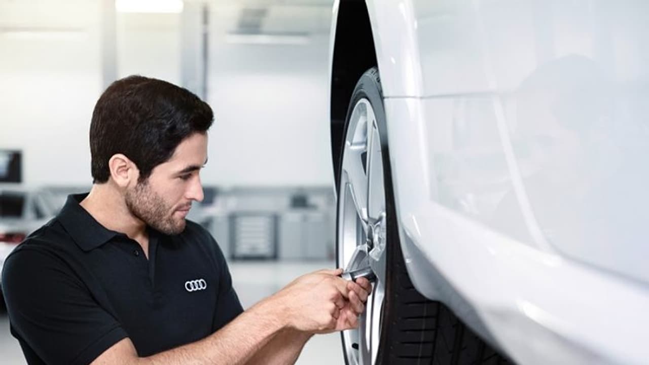 अपनी कार को ऐसे बनाएं स्मार्ट, इन कामों के लिए टूथपेस्ट और सैनेटाइजर का भी कर सकते हैं यूज अपनी कार को ऐसे बनाएं स्मार्ट, इन कामों के लिए टूथपेस्ट और सैनेटाइजर का भी कर सकते हैं यूज