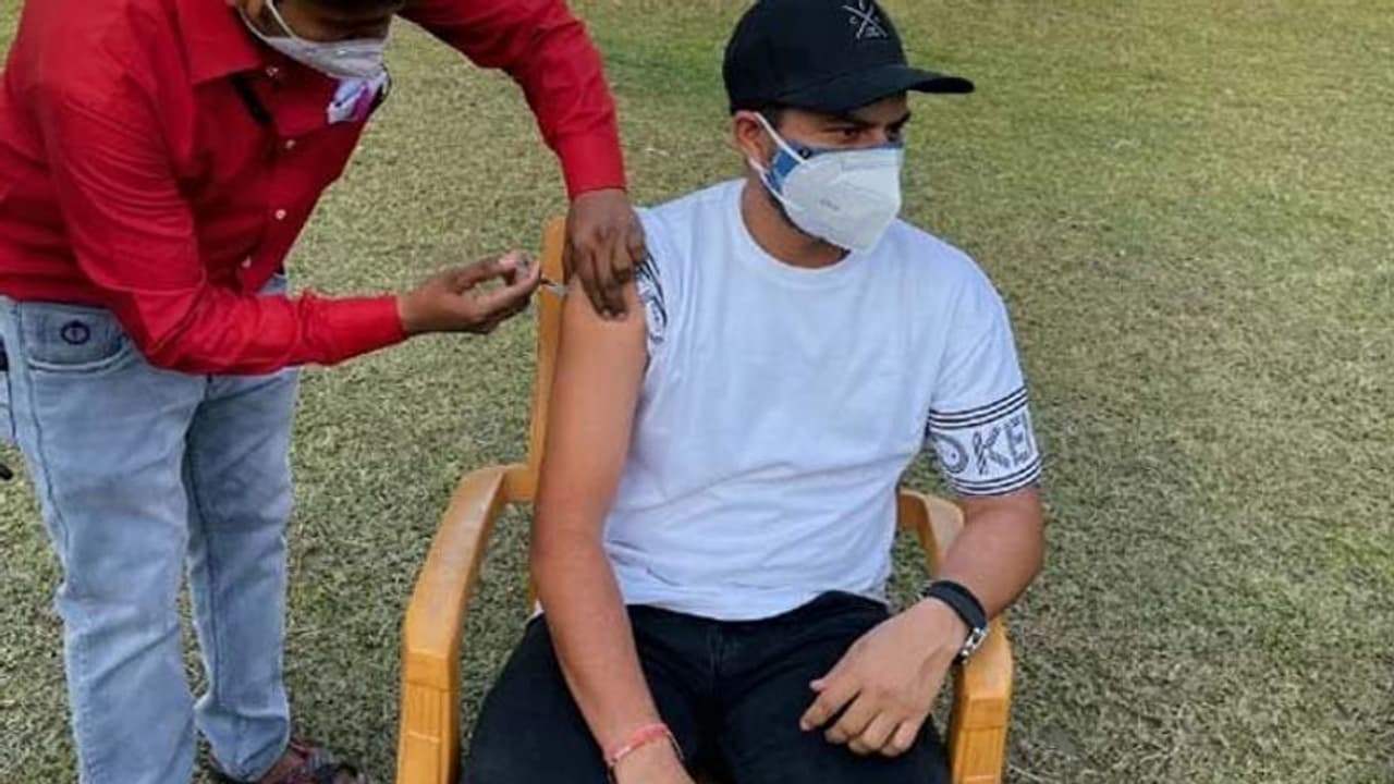 వ్యాక్సిన్ వేయించుకున్న కుల్దీప్ యాదవ్.. విచారణకు కలెక్టర్ ఆదేశం, తప్పేంటి..? వ్యాక్సిన్ వేయించుకున్న కుల్దీప్ యాదవ్.. విచారణకు కలెక్టర్ ఆదేశం, తప్పేంటి..?