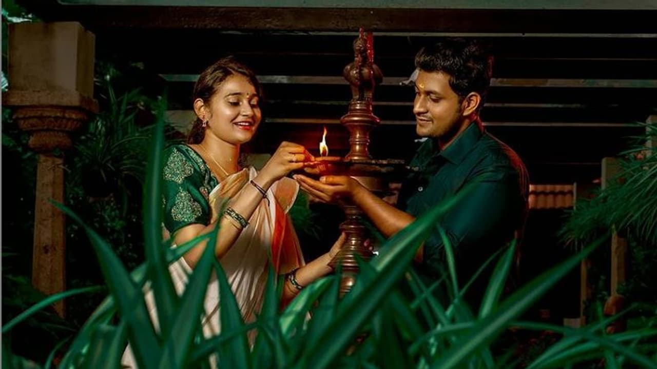 മകൾ ജനിച്ച സന്തോഷം പങ്കുവച്ച് 'സ്വാമി അയ്യപ്പൻ' താരം കൗശിക്ക് ബാബു മകൾ ജനിച്ച സന്തോഷം പങ്കുവച്ച് 'സ്വാമി അയ്യപ്പൻ' താരം കൗശിക്ക് ബാബു