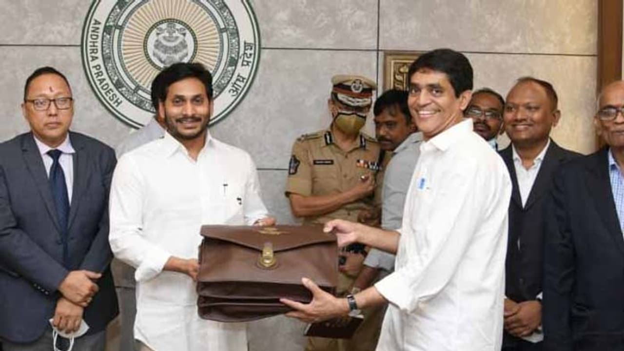 ఏపీ బడ్జెట్: ఈబీసీతో పాటు పలు రంగాలకు అధిక కేటాయింపులు ఏపీ బడ్జెట్: ఈబీసీతో పాటు పలు రంగాలకు అధిక కేటాయింపులు