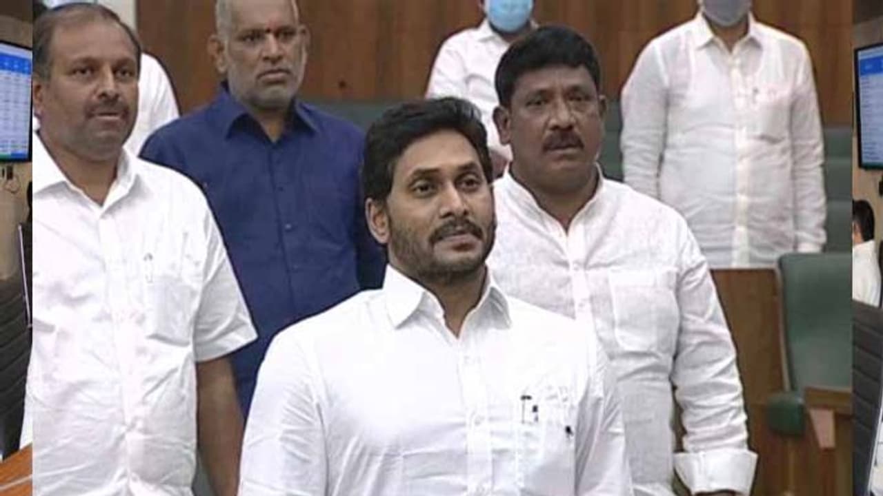 మాస్కు ధరించకుండా అసెంబ్లీలో జగన్: నారా లోకేష్ సెటైర్లు మాస్కు ధరించకుండా అసెంబ్లీలో జగన్: నారా లోకేష్ సెటైర్లు