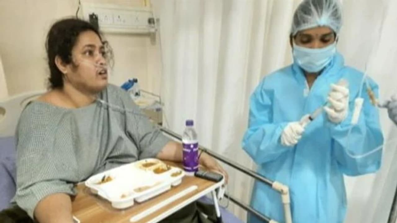 തെലങ്കാനയിലെ തെരഞ്ഞെടുപ്പ് ഡ്യൂട്ടിക്കിടെ അധ്യാപിക കൊവിഡ് ബാധിച്ച് മരിച്ചു, ചോദ്യം ചെയ്ത് ഭർത്താവ്