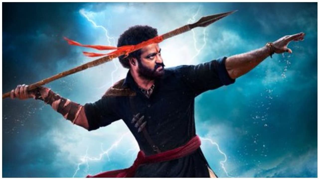 விண்ணை பிளக்கும் மின்னல்... கையில் ஈட்டியுடன் கெத்து காட்டிய ஜூனியர் என்.டி.ஆர்! பிறந்தநாள் ஸ்பெஷல் போஸ்டர்! விண்ணை பிளக்கும் மின்னல்... கையில் ஈட்டியுடன் கெத்து காட்டிய ஜூனியர் என்.டி.ஆர்! பிறந்தநாள் ஸ்பெஷல் போஸ்டர்!