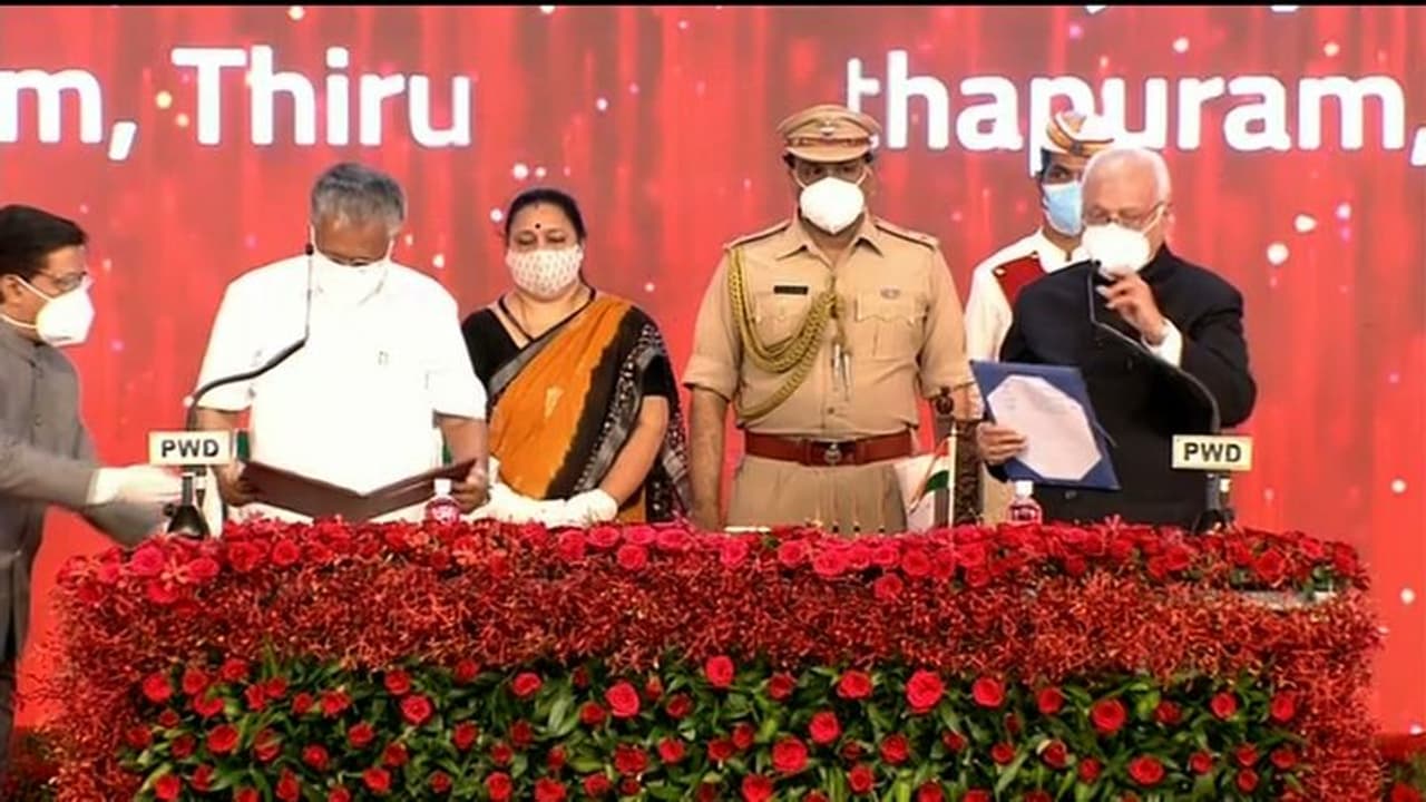 కేరళ సీఎంగా రెండోసారి విజయన్ ప్రమాణం: 500 మందికి ఆహ్వానం కేరళ సీఎంగా రెండోసారి విజయన్ ప్రమాణం: 500 మందికి ఆహ్వానం