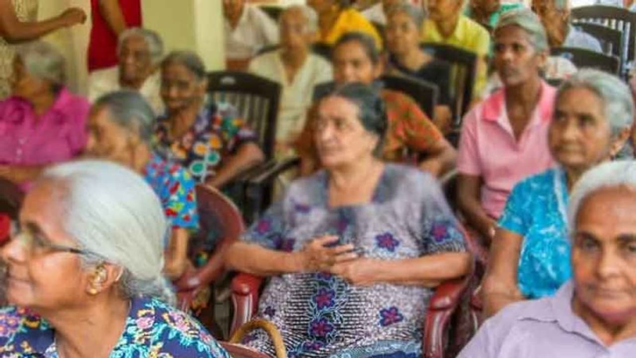 கொஞ்சம் கூட விரீயம் குறையாத கொரோனா.. முதியோர் இல்லத்தில் 21 பேருக்கு தொற்று பாதிப்பு..!