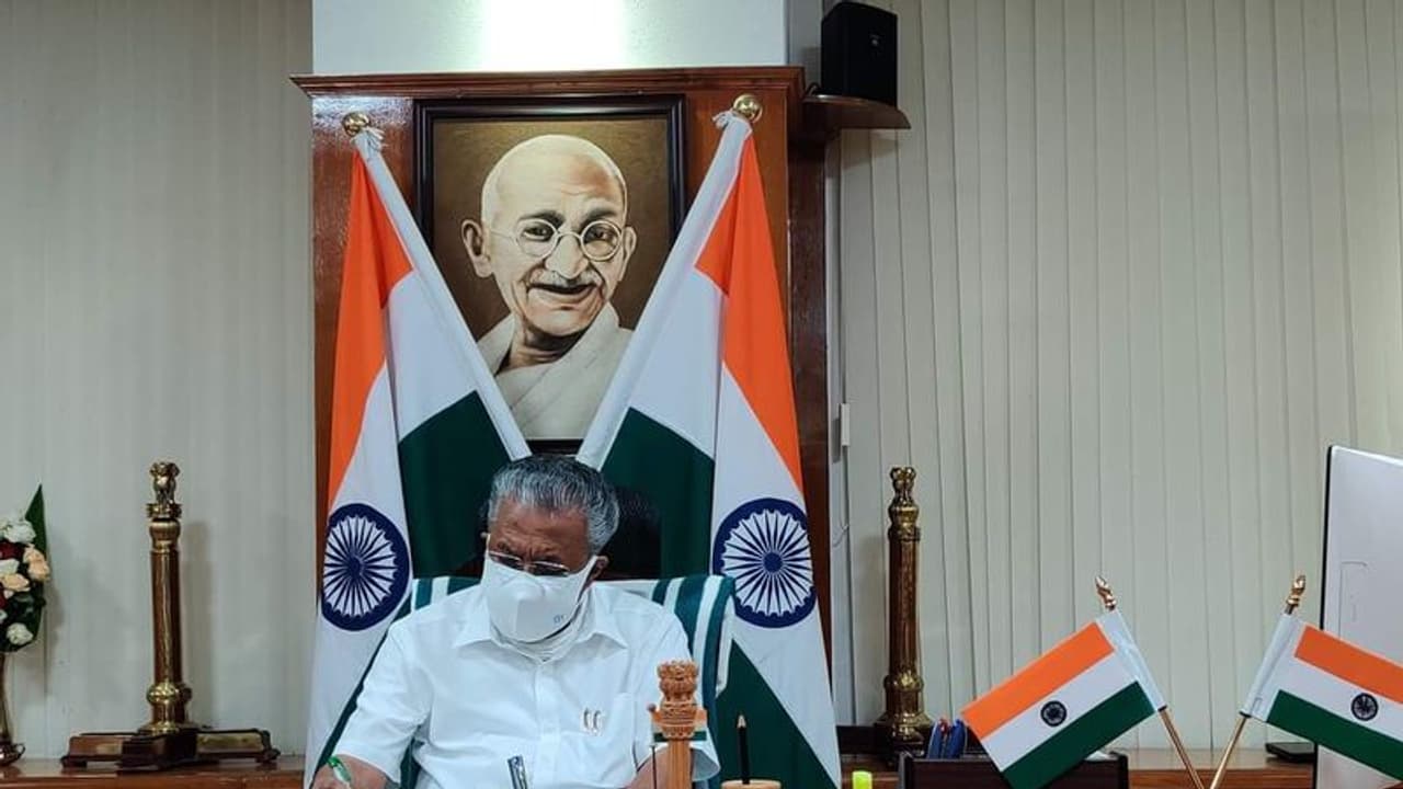 സാഹചര്യം വിലയിരുത്തി മുഖ്യമന്ത്രി, കോളേജുകൾ ഉൾപ്പെടെയുള്ള വിദ്യാഭ്യാസ സ്ഥാപനങ്ങൾ അടച്ചിടാൻ നിർദ്ദേശം നൽകി സാഹചര്യം വിലയിരുത്തി മുഖ്യമന്ത്രി, കോളേജുകൾ ഉൾപ്പെടെയുള്ള വിദ്യാഭ്യാസ സ്ഥാപനങ്ങൾ അടച്ചിടാൻ നിർദ്ദേശം നൽകി