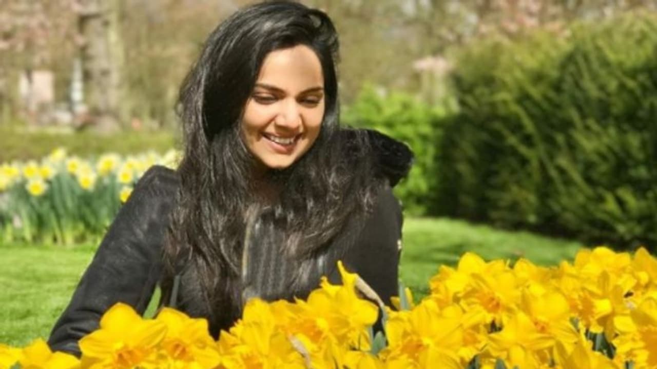 മഞ്ഞ പൂക്കള്ക്കൊപ്പം സംവൃത സുനില്, ഫോട്ടോ ഏറ്റെടുത്ത് ആരാധകര് മഞ്ഞ പൂക്കള്ക്കൊപ്പം സംവൃത സുനില്, ഫോട്ടോ ഏറ്റെടുത്ത് ആരാധകര്