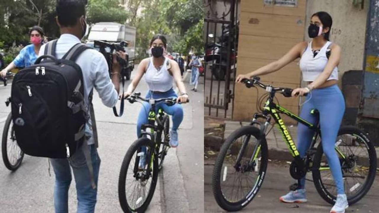 വ്യായാമം ചെയ്യാന്‍ ജിമ്മില്‍ തന്നെ പോകണമെന്നുണ്ടോ? സൈക്ലിംഗ് ചെയ്യുന്ന ജാന്‍വി കപൂര്‍; വീഡിയോ വൈറല്‍