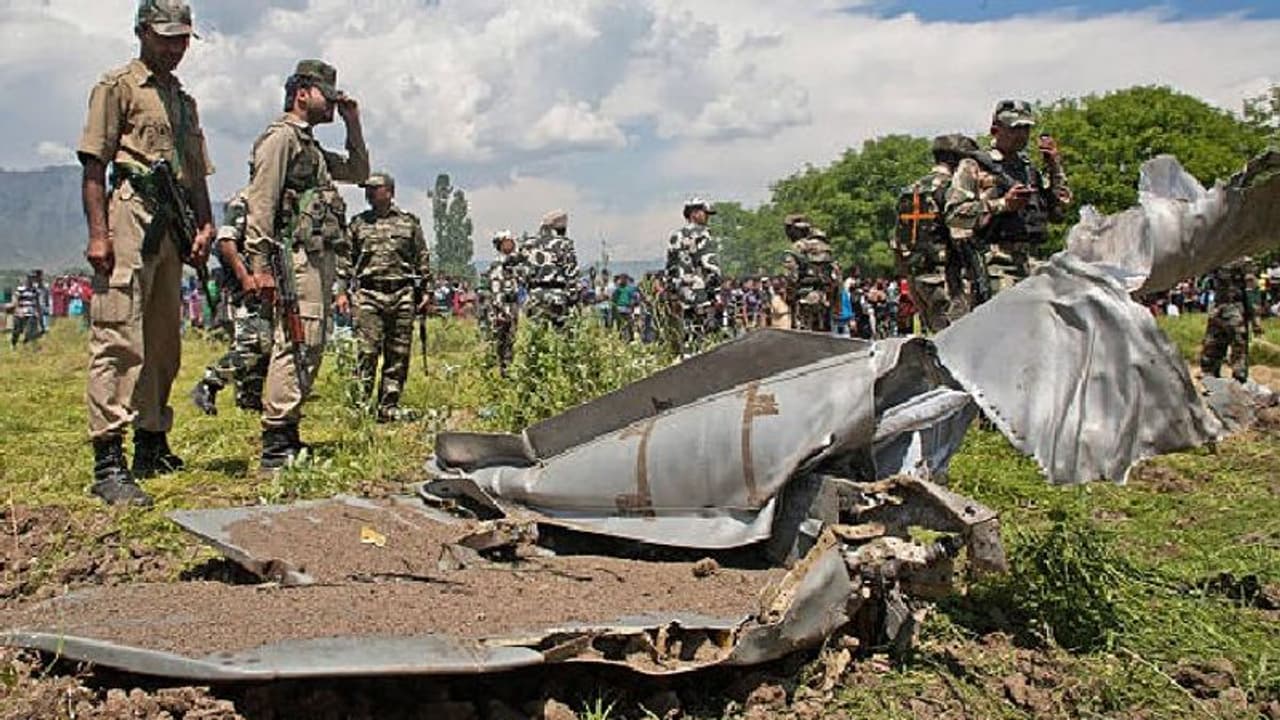 মধ্যরাতে ভেঙে পড়ল ভারতীয় বায়ুসেনার মিগ ২১, ঘটনাস্থলেই মৃত্যু স্কোয়াড্রন লিডারের