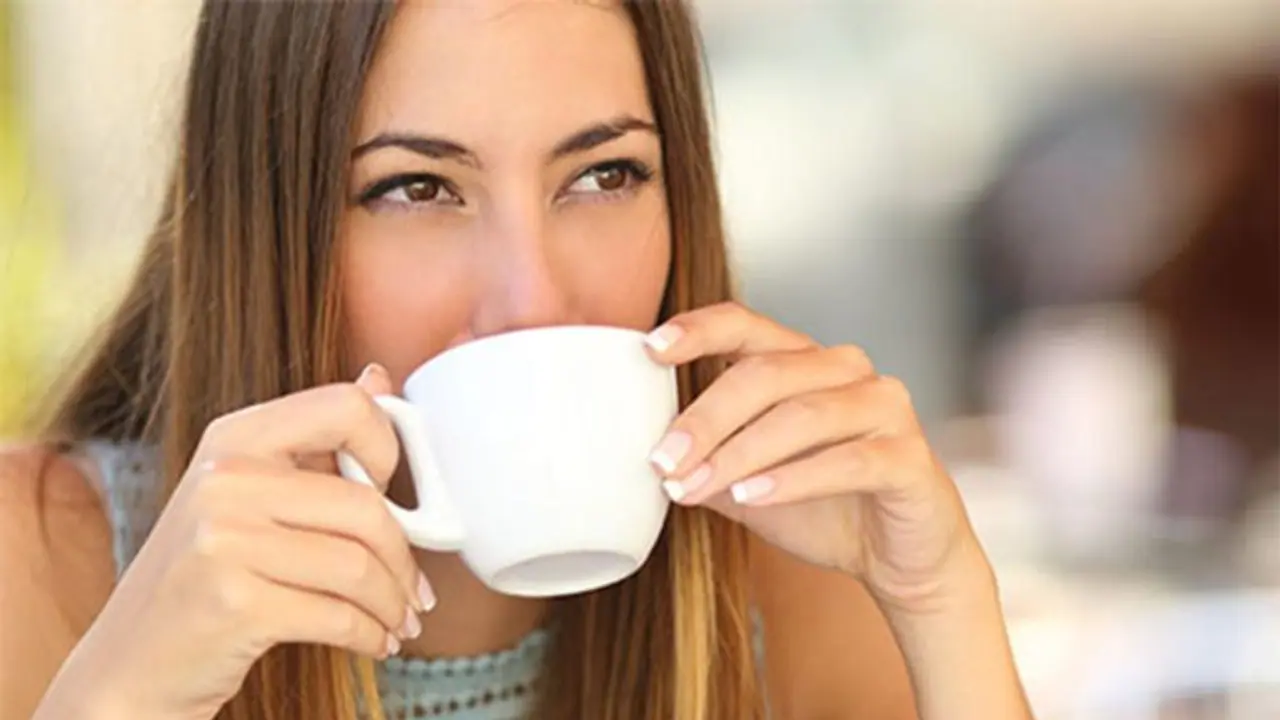 ఉదయం లేచిన వెంటనే లేదా బ్రేక్ ఫాస్ట్ కు ముందు టీ తాగుతున్నారా? మీ పని అంతే.. ఉదయం లేచిన వెంటనే లేదా బ్రేక్ ఫాస్ట్ కు ముందు టీ తాగుతున్నారా? మీ పని అంతే..