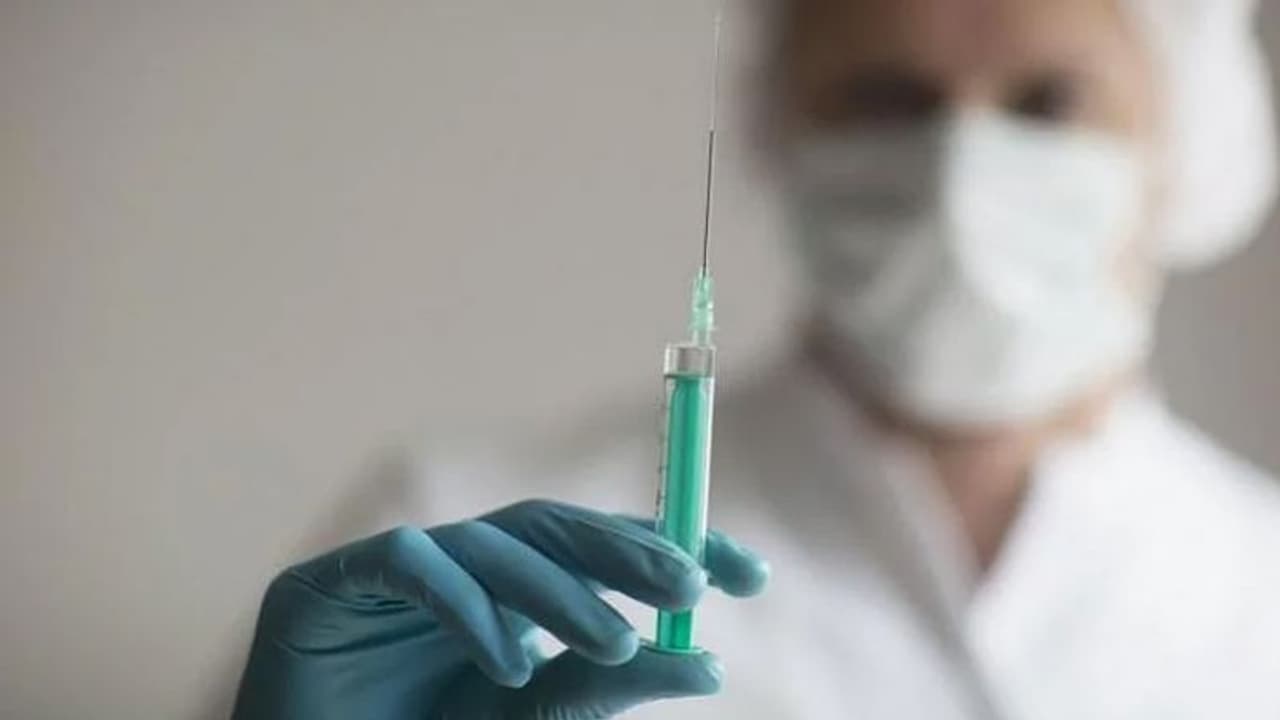 'ಕೊರೋನಾ ಗೆಲ್ಲಲು ಇನ್ನೆರಡು ವರ್ಷ : ಜೈವಿಕ ಲಸಿಕೆ ಜತೆ ಸಾಮಾಜಿಕ ಲಸಿಕೆ ಬೇಕು' 'ಕೊರೋನಾ ಗೆಲ್ಲಲು ಇನ್ನೆರಡು ವರ್ಷ : ಜೈವಿಕ ಲಸಿಕೆ ಜತೆ ಸಾಮಾಜಿಕ ಲಸಿಕೆ ಬೇಕು'