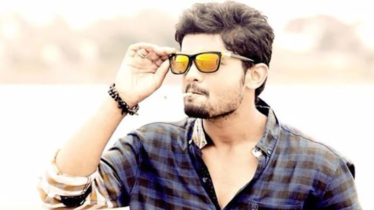 এই পুজোয় নিজেদের কেমন ভাবে আকর্ষণীয় করে তুলবেন পুরুষরা? রইল সহজ কিছু টিপস এই পুজোয় নিজেদের কেমন ভাবে আকর্ষণীয় করে তুলবেন পুরুষরা? রইল সহজ কিছু টিপস