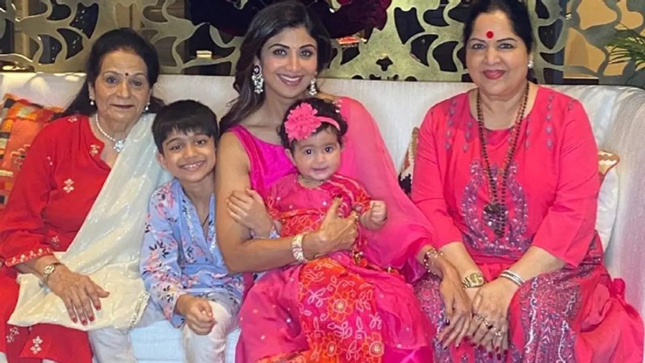 Bollywood Update: 10 साल का हुआ शिल्पा शेट्टी का बेटा, लाड़ले को मम्मी पापा ने दिया सरप्राइज गिफ्ट Bollywood Update: 10 साल का हुआ शिल्पा शेट्टी का बेटा, लाड़ले को मम्मी पापा ने दिया सरप्राइज गिफ्ट