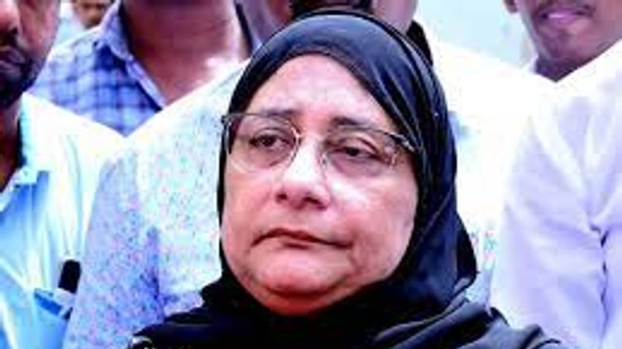 முன்னாள் அமைச்சர் நிலோபர் கபில் அதிமுகவில் இருந்து நீக்கம்... ஓபிஎஸ் ஈபிஎஸ் கூட்டாக அறிவிப்பு...!