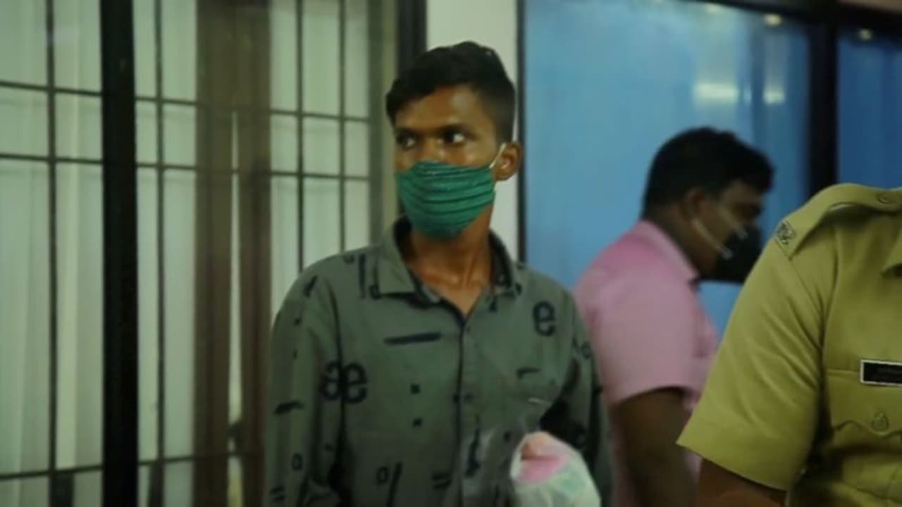 കോവളം ബീച്ചിൽ വിദേശവനിതകളുടെ മൊബൈൽ ഫോണും ബാഗും കവർന്ന കേസ് പ്രതി പിടിയിൽ കോവളം ബീച്ചിൽ വിദേശവനിതകളുടെ മൊബൈൽ ഫോണും ബാഗും കവർന്ന കേസ് പ്രതി പിടിയിൽ