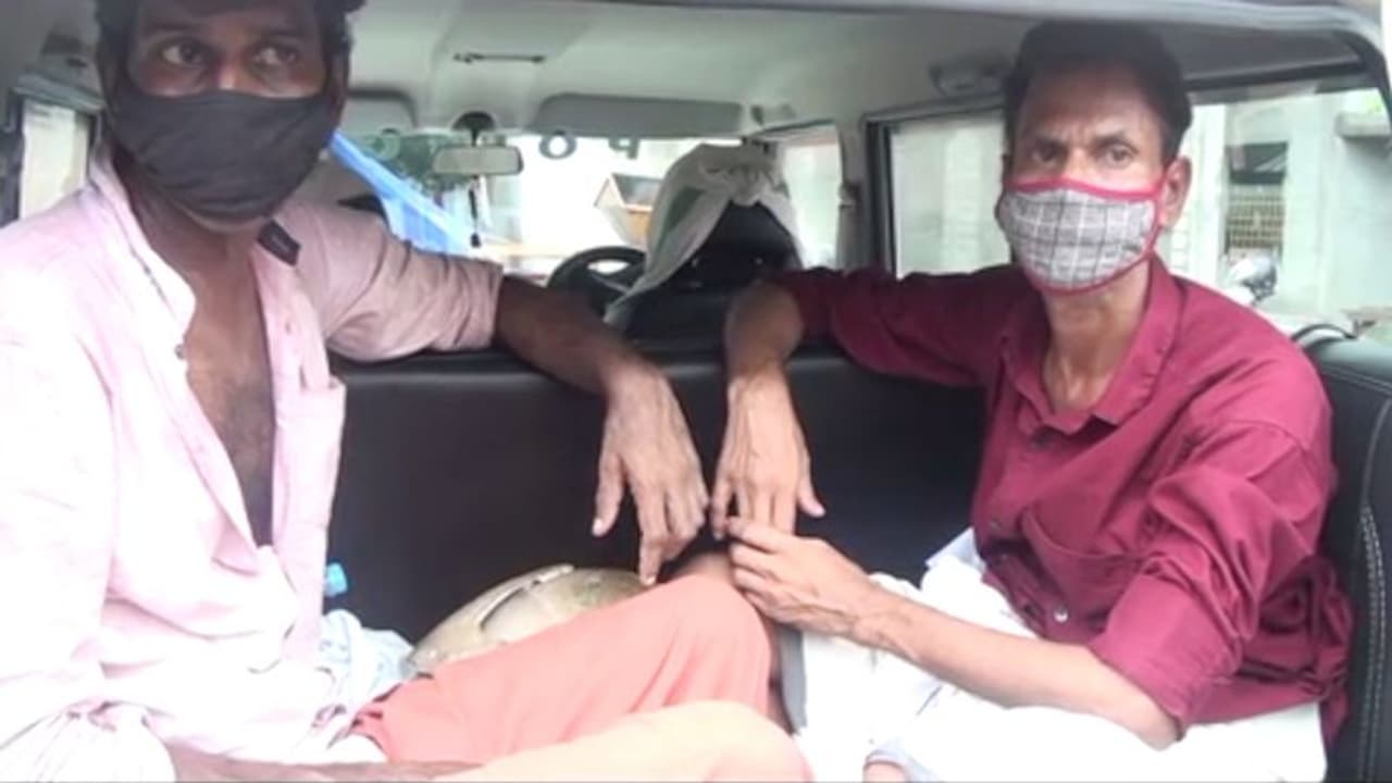 തൃശ്ശൂരിൽ സർക്കാർ അഭയകേന്ദ്രത്തിൽ സ്ത്രീകളെയും വളണ്ടിയർമാരെയും ഉപദ്രവിച്ച രണ്ടുപേർ അറസ്റ്റിൽ തൃശ്ശൂരിൽ സർക്കാർ അഭയകേന്ദ്രത്തിൽ സ്ത്രീകളെയും വളണ്ടിയർമാരെയും ഉപദ്രവിച്ച രണ്ടുപേർ അറസ്റ്റിൽ