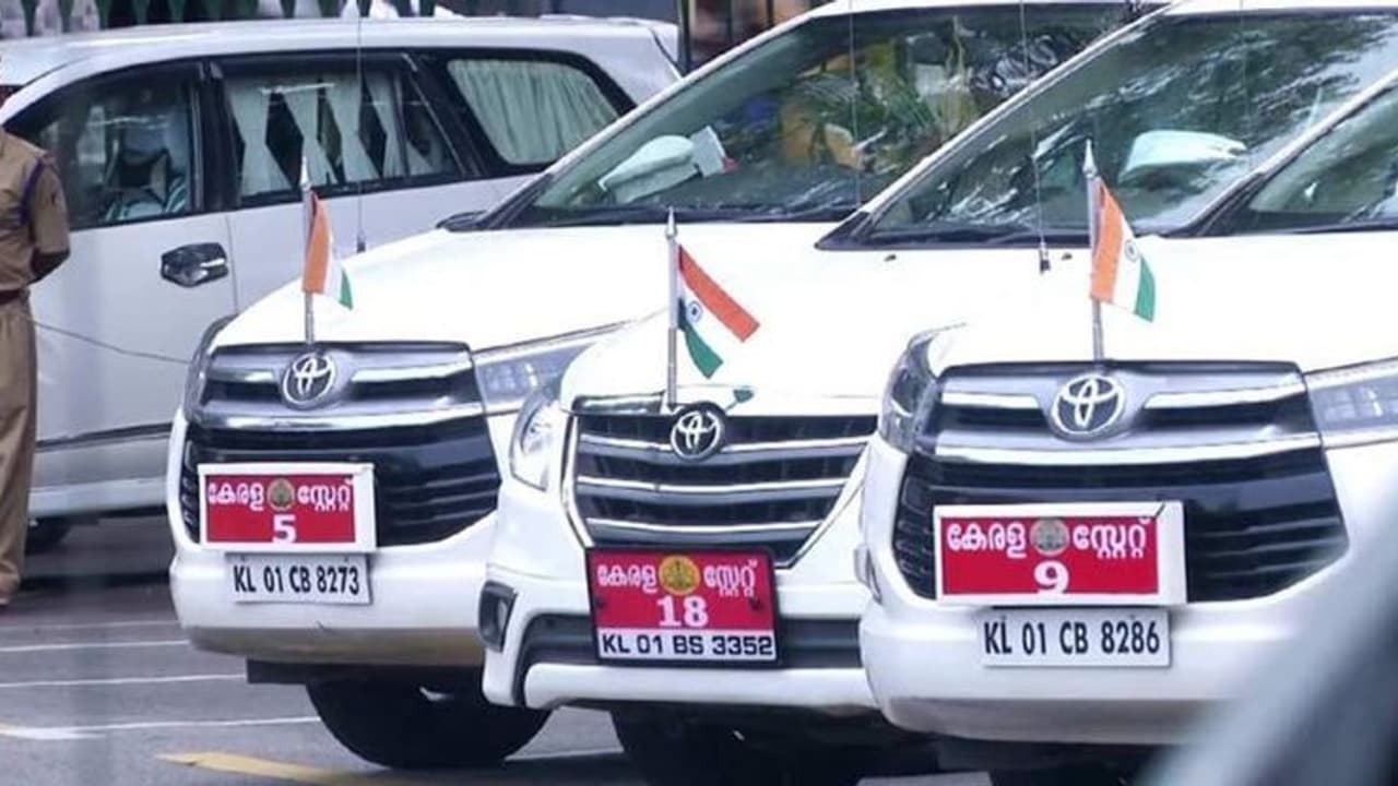  ബീക്കണ്‍ നീക്കിയപ്പോള്‍ ഫ്ലാഷ് ലൈറ്റുമായി മന്ത്രി വാഹനങ്ങള്‍, ഇപ്പോള്‍ അതിനും നിരോധനം, ലംഘിച്ചാൽ പിഴ ഇത്രയും!