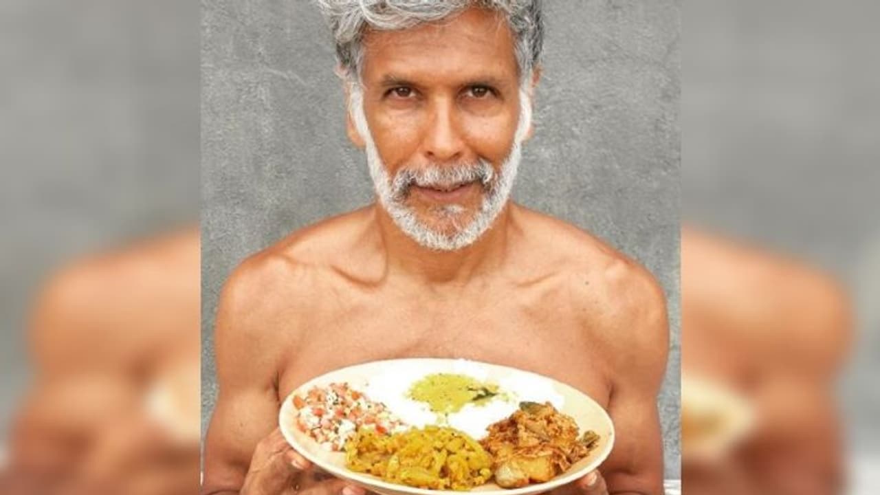 নিজেকে ফিট রাখতে কী খান মিলিন্দ সোমান, জেনে নিন তাঁর 'Diet chart' নিজেকে ফিট রাখতে কী খান মিলিন্দ সোমান, জেনে নিন তাঁর 'Diet chart'