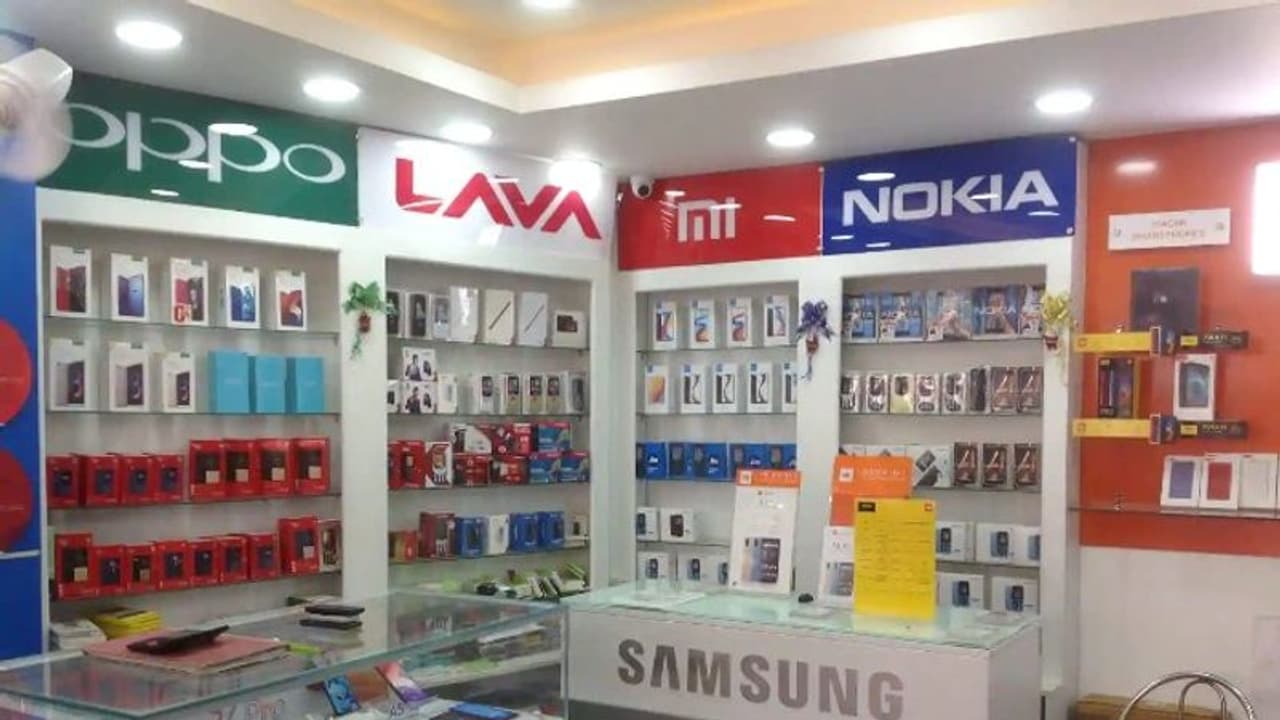 റീച്ചാർജിനും റിപ്പയറിനും ബുദ്ധിമുട്ടി ജനങ്ങൾ, കടകള് തുറക്കാന് അനുമതി തേടി മൈബൈല്ഫോണ് ടെക്നീഷ്യന്സ് റീച്ചാർജിനും റിപ്പയറിനും ബുദ്ധിമുട്ടി ജനങ്ങൾ, കടകള് തുറക്കാന് അനുമതി തേടി മൈബൈല്ഫോണ് ടെക്നീഷ്യന്സ്