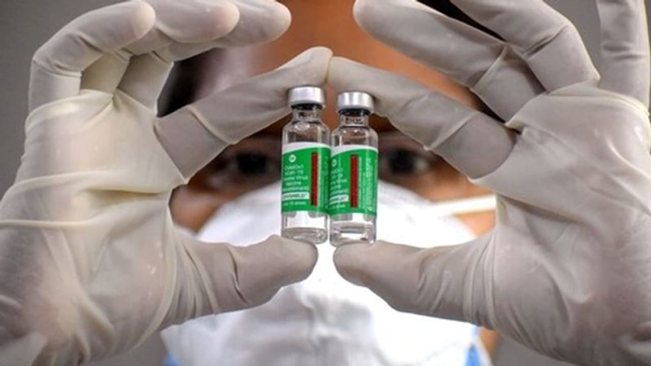 वैक्सीन के बाद कितने दिन तक स्तनपान नहीं करा पाएंगी महिलाएं, जानिए क्या कहता है केंद्र का नया नियम वैक्सीन के बाद कितने दिन तक स्तनपान नहीं करा पाएंगी महिलाएं, जानिए क्या कहता है केंद्र का नया नियम