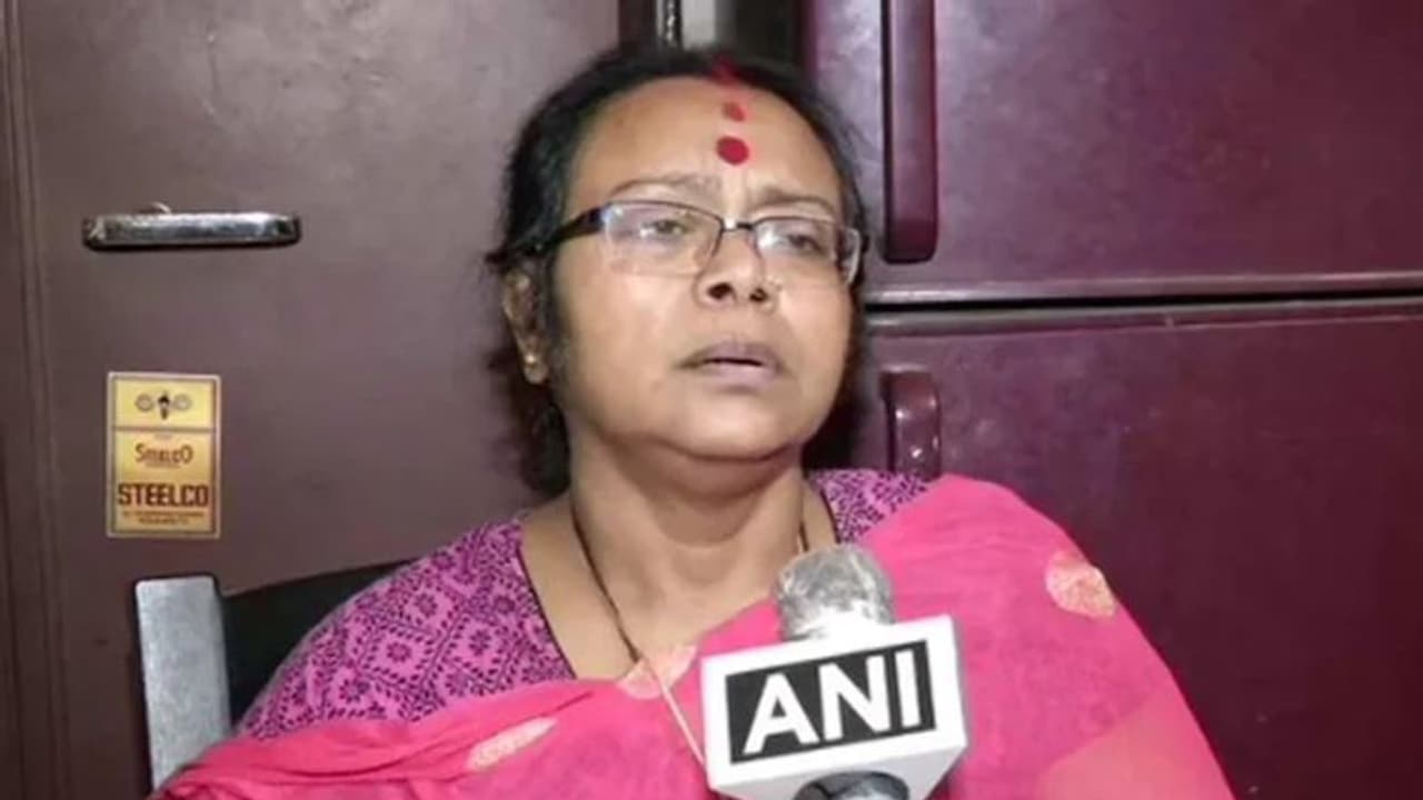 'दीदी के बिना जिंदा नहीं रह सकती'...भाजपा नेता सोनाली गुहा ने TMC में वापस जाने के लिए ममता से की अपील 'दीदी के बिना जिंदा नहीं रह सकती'...भाजपा नेता सोनाली गुहा ने TMC में वापस जाने के लिए ममता से की अपील