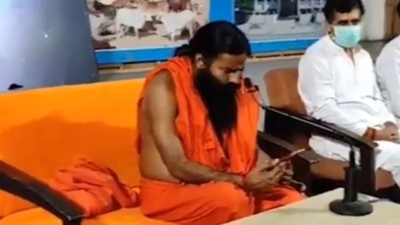 অ্যালোপ্যাথি ওষুধ নিয়ে মন্তব্য, যোগগুরু রামদেবের বিরুদ্ধে ১ হাজার কোটি টাকার মানহানির নোটিশ অ্যালোপ্যাথি ওষুধ নিয়ে মন্তব্য, যোগগুরু রামদেবের বিরুদ্ধে ১ হাজার কোটি টাকার মানহানির নোটিশ