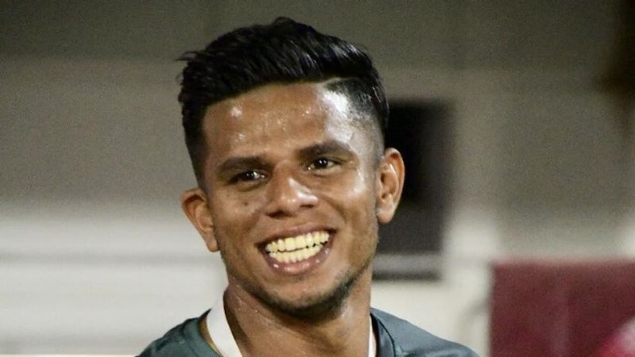 കൊവിഡ് പ്രതിരോധം: ഐ ലീഗ് ജേഴ്സി ലേലം ചെയ്ത് ഉബൈദ്; 33,000 രൂപ മുഖ്യമന്ത്രിയുടെ ദുരിതാശ്വാസ നിധിയിലേക്ക് കൊവിഡ് പ്രതിരോധം: ഐ ലീഗ് ജേഴ്സി ലേലം ചെയ്ത് ഉബൈദ്; 33,000 രൂപ മുഖ്യമന്ത്രിയുടെ ദുരിതാശ്വാസ നിധിയിലേക്ക്