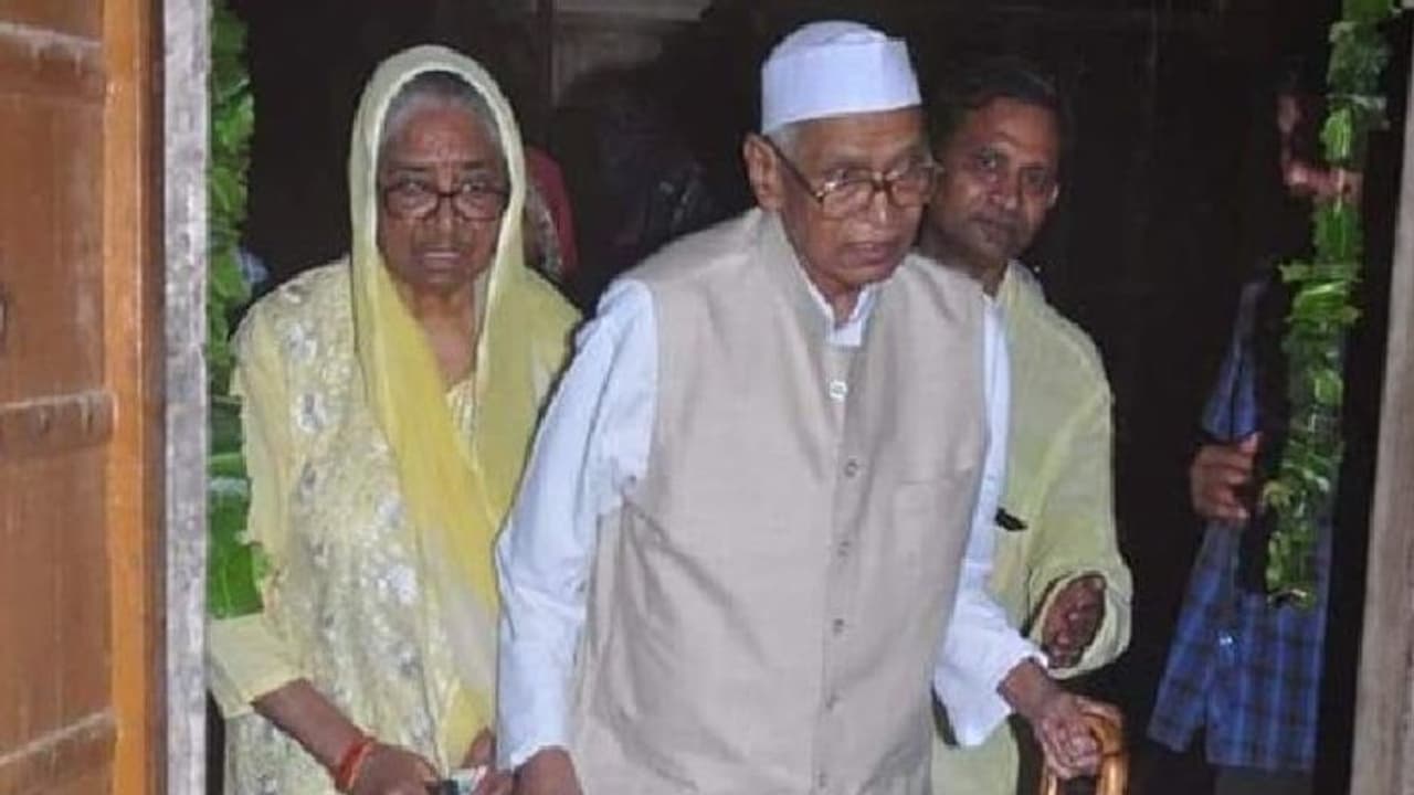 ये कैसा संयोग: राजस्थान के पूर्व CM के बाद अब पत्नी का भी निधन, 3 दिन में दोनों कह गए दुनिया को अलविदा ये कैसा संयोग: राजस्थान के पूर्व CM के बाद अब पत्नी का भी निधन, 3 दिन में दोनों कह गए दुनिया को अलविदा