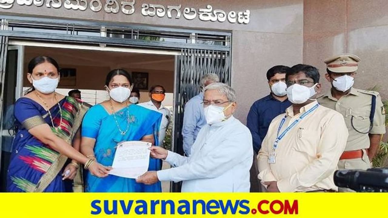 ಬಾಗಲಕೋಟೆ: ಅರಳಿಕಟ್ಟಿ ಫೌಂಡೇಷನ್ದಿಂದ 3.60 ಲಕ್ಷ ಮೌಲ್ಯದ ಆಕ್ಸಿಜನ್ ಕೊಡುಗೆ ಬಾಗಲಕೋಟೆ: ಅರಳಿಕಟ್ಟಿ ಫೌಂಡೇಷನ್ದಿಂದ 3.60 ಲಕ್ಷ ಮೌಲ್ಯದ ಆಕ್ಸಿಜನ್ ಕೊಡುಗೆ