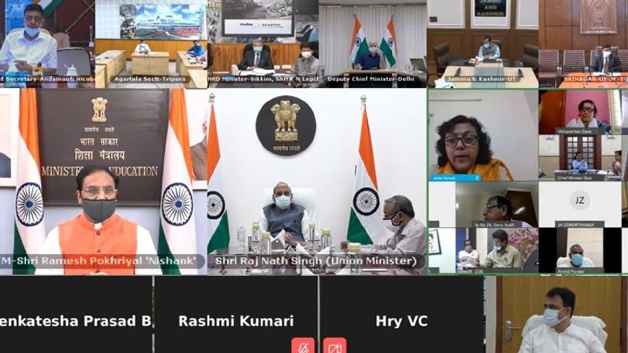 CBSE 12वीं की परीक्षाओं के लिए केंद्र ने दो प्रस्ताव रखे, 25 मई तक राज्य सलाह देंगे; 1 जून को फिर बैठक CBSE 12वीं की परीक्षाओं के लिए केंद्र ने दो प्रस्ताव रखे, 25 मई तक राज्य सलाह देंगे; 1 जून को फिर बैठक