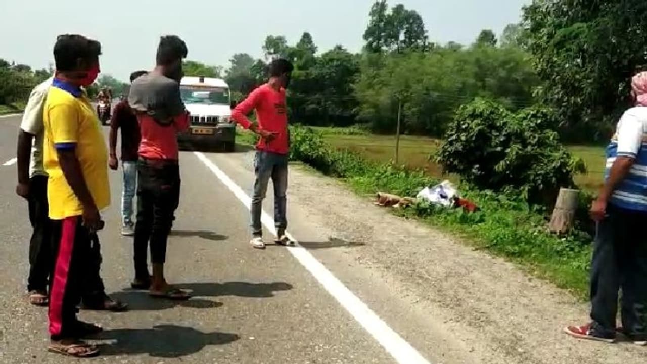 রাস্তার পাশে দেড় ঘন্টা ধরে পড়ে বৃদ্ধা, করোনা আক্রান্ত ভেবে সাহায্য করলেন না কেউই রাস্তার পাশে দেড় ঘন্টা ধরে পড়ে বৃদ্ধা, করোনা আক্রান্ত ভেবে সাহায্য করলেন না কেউই