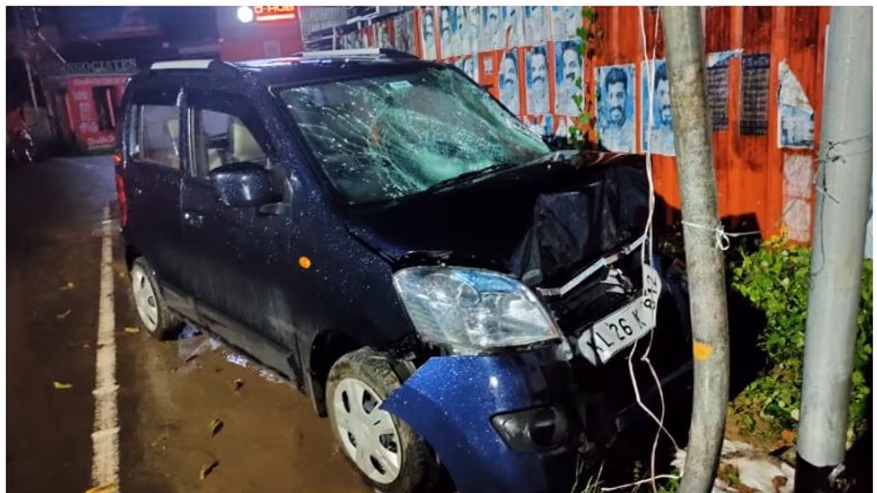 മദ്യപിച്ച പൊലീസുകാരന് ഓടിച്ച കാറിടിച്ച് സ്കൂട്ടര് യാത്രക്കാരിക്ക് പരിക്ക് മദ്യപിച്ച പൊലീസുകാരന് ഓടിച്ച കാറിടിച്ച് സ്കൂട്ടര് യാത്രക്കാരിക്ക് പരിക്ക്