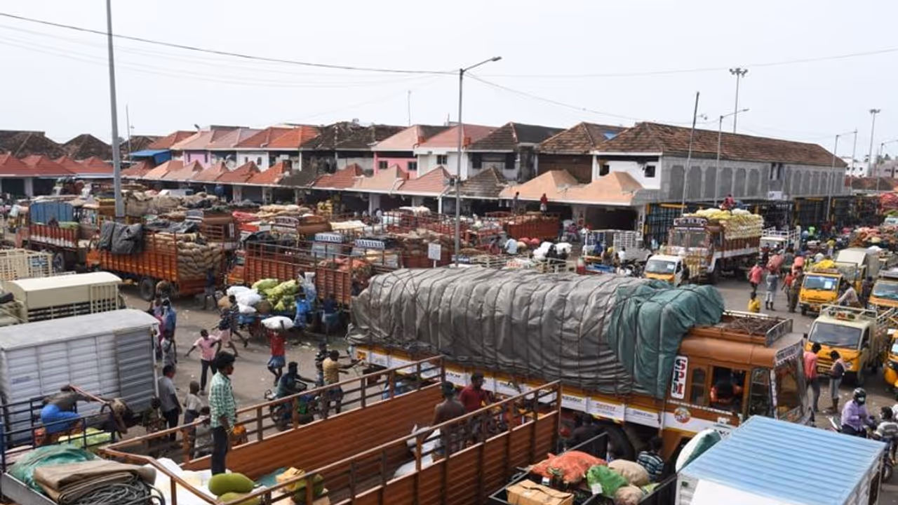 சென்னை மக்களே உஷார்... மதியம் 1 மணி வரை மட்டுமே இயங்கும்... கோயம்பேடு மார்க்கெட் !! சென்னை மக்களே உஷார்... மதியம் 1 மணி வரை மட்டுமே இயங்கும்... கோயம்பேடு மார்க்கெட் !!