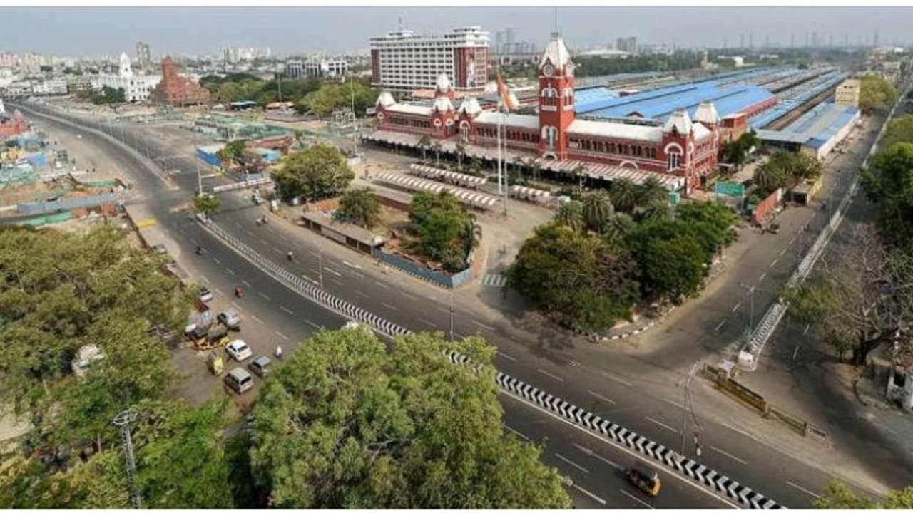 தமிழகத்தில் அமலானது தளர்வுகள் இல்லா முழு ஊரடங்கு... வெளியே சுற்றினால் காத்திருக்கு நடவடிக்கை..! தமிழகத்தில் அமலானது தளர்வுகள் இல்லா முழு ஊரடங்கு... வெளியே சுற்றினால் காத்திருக்கு நடவடிக்கை..!