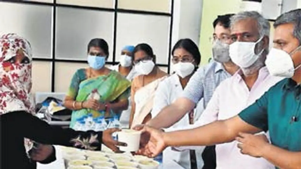 கோவில்களில் உணவுப்பொட்டலம் தயாரிப்பு... இந்து அறநிலையத்துறை வெளியிட்ட அதிரடி அறிவிப்பு...! கோவில்களில் உணவுப்பொட்டலம் தயாரிப்பு... இந்து அறநிலையத்துறை வெளியிட்ட அதிரடி அறிவிப்பு...!