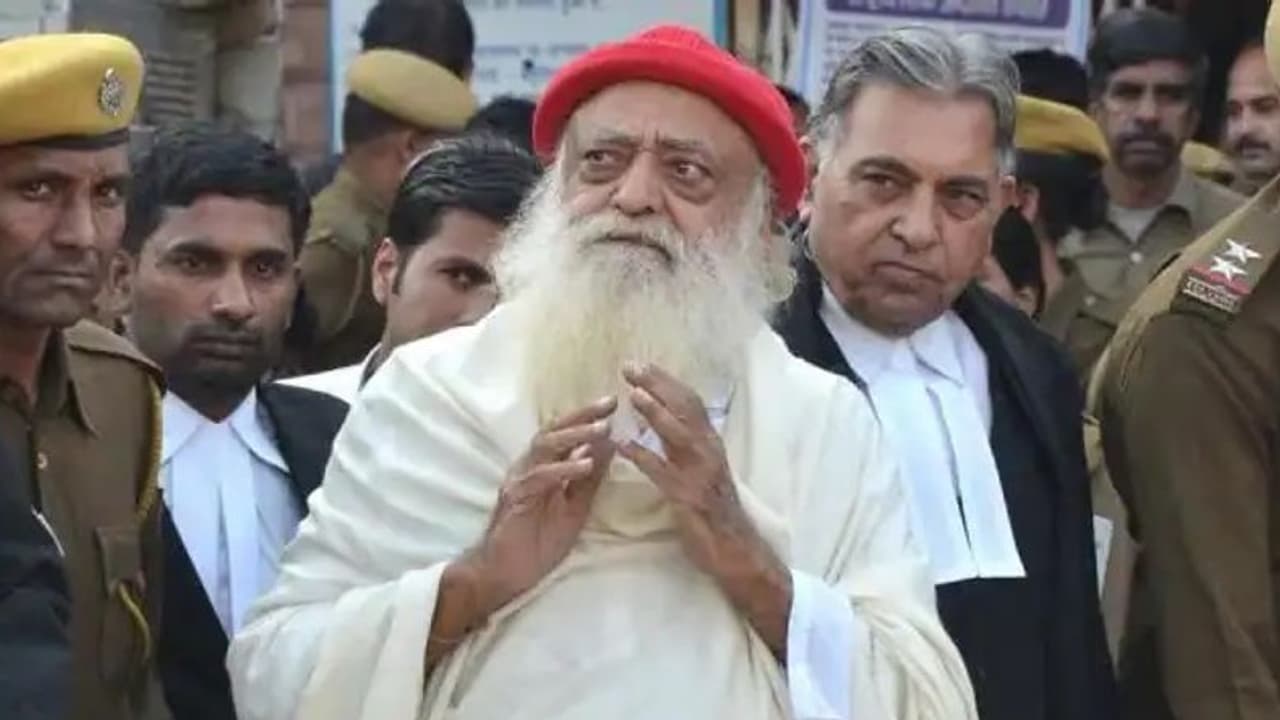 ಅತ್ಯಾಚಾರ ಪ್ರಕರಣ: ಸ್ವಯಂಘೋಷಿತ ದೇವಮಾನವ ಅಸಾರಾಂ ಬಾಪು ದೋಷಿ; ಗುಜರಾತ್ ಕೋರ್ಟ್ ತೀರ್ಪು ಅತ್ಯಾಚಾರ ಪ್ರಕರಣ: ಸ್ವಯಂಘೋಷಿತ ದೇವಮಾನವ ಅಸಾರಾಂ ಬಾಪು ದೋಷಿ; ಗುಜರಾತ್ ಕೋರ್ಟ್ ತೀರ್ಪು