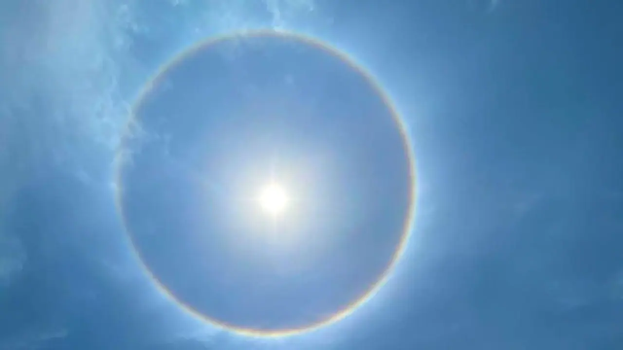 வானில் தோன்றிய அரிய நிகழ்வு! சூரிய ஒளிவட்டம் உருவாக என்ன காரணம்? அதற்கு என்ன அர்த்தம்? வானில் தோன்றிய அரிய நிகழ்வு! சூரிய ஒளிவட்டம் உருவாக என்ன காரணம்? அதற்கு என்ன அர்த்தம்?