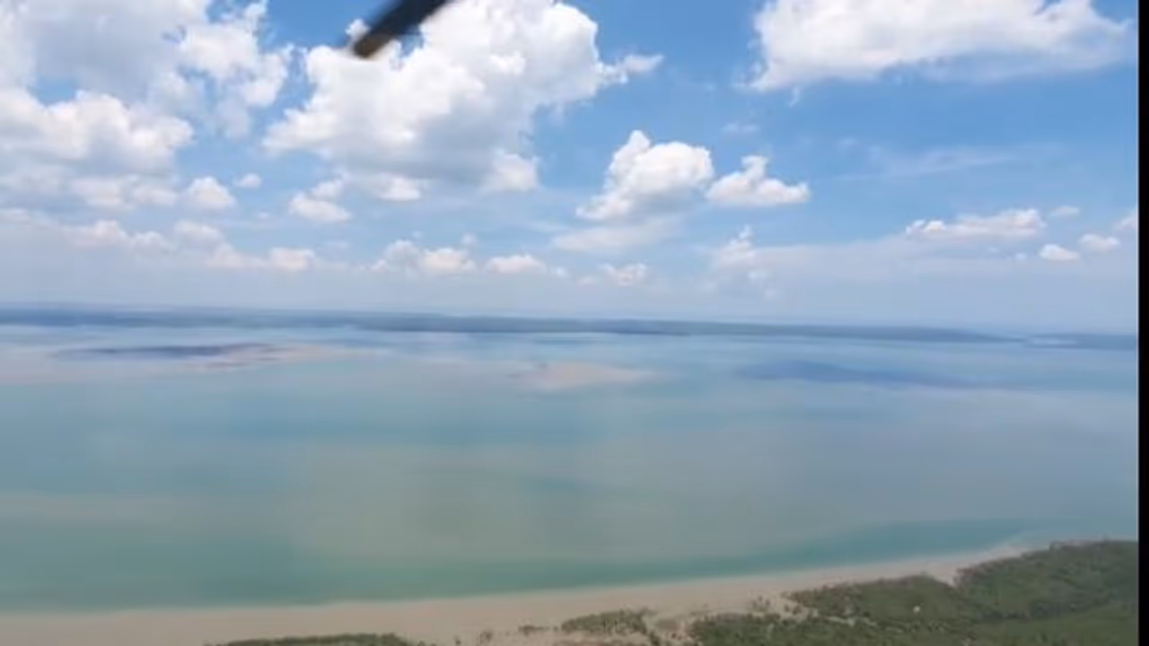 అంతర్వేది వద్ద చొచ్చుకు వచ్చిన సముద్రం: గ్రామాల్లోకి చేరిన నీరు, భయాందోళనలో స్థానికులు అంతర్వేది వద్ద చొచ్చుకు వచ్చిన సముద్రం: గ్రామాల్లోకి చేరిన నీరు, భయాందోళనలో స్థానికులు