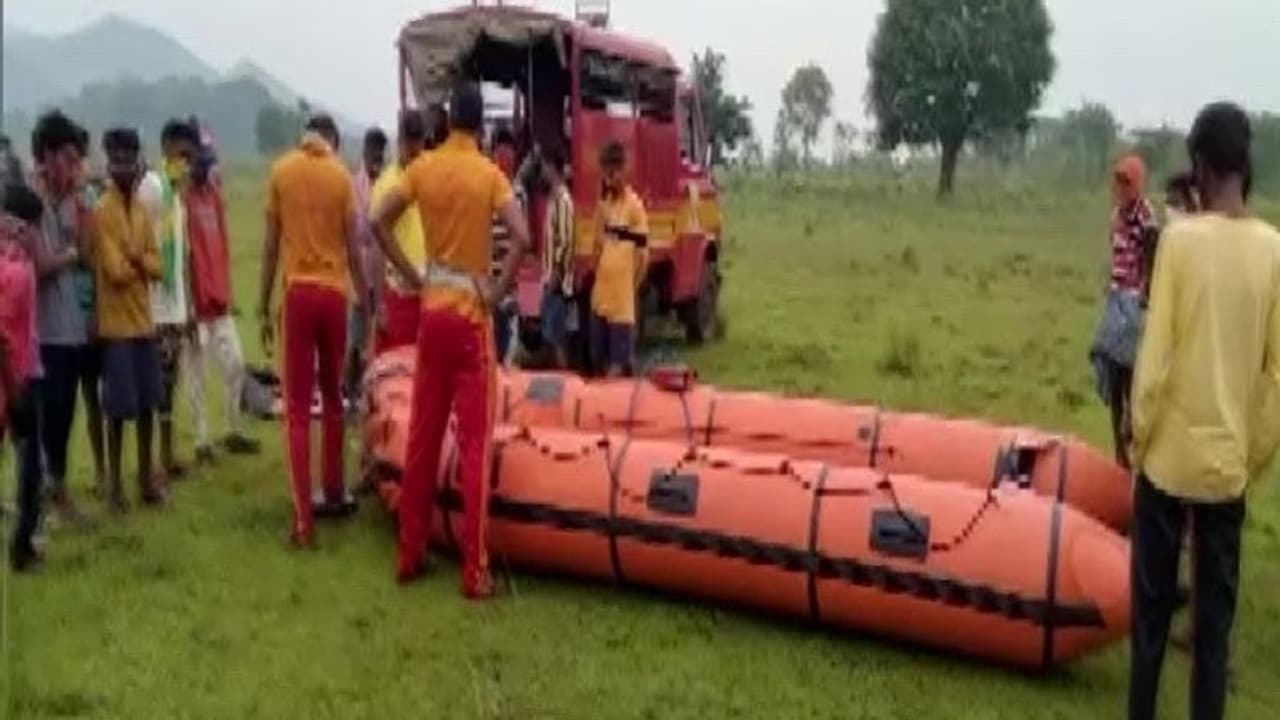 कोरोन टेस्ट से बचने देर शाम घर लौट रहे थे मजदूर, नदी में पलट गईं 2 नावें, 1 बच्चे की मौत, 7 लापता कोरोन टेस्ट से बचने देर शाम घर लौट रहे थे मजदूर, नदी में पलट गईं 2 नावें, 1 बच्चे की मौत, 7 लापता