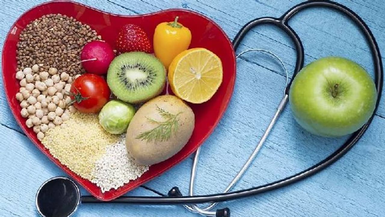 കൊളസ്ട്രോള് കുറയ്ക്കാന് ഭക്ഷണത്തില് ശ്രദ്ധിക്കേണ്ട കാര്യങ്ങള്... കൊളസ്ട്രോള് കുറയ്ക്കാന് ഭക്ഷണത്തില് ശ്രദ്ധിക്കേണ്ട കാര്യങ്ങള്...