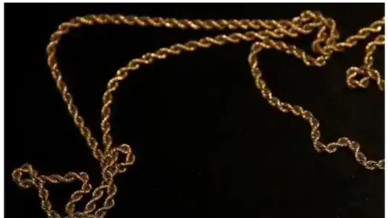 ಈದ್ ಪಾರ್ಟಿಯಲ್ಲಿ ಬಿರಿಯಾನಿ ಜೊತೆ ಆಭರಣ ನುಂಗಿದ ವ್ಯಕ್ತಿ ಈದ್ ಪಾರ್ಟಿಯಲ್ಲಿ ಬಿರಿಯಾನಿ ಜೊತೆ ಆಭರಣ ನುಂಗಿದ ವ್ಯಕ್ತಿ