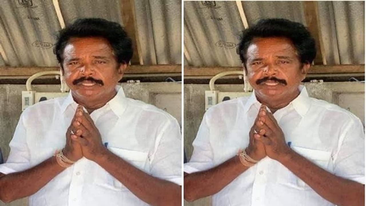 మందు తయారీ, పంపిణీపై జోక్యం వద్దు: హైకోర్టులో ఆనందయ్య పిటిషన్ మందు తయారీ, పంపిణీపై జోక్యం వద్దు: హైకోర్టులో ఆనందయ్య పిటిషన్