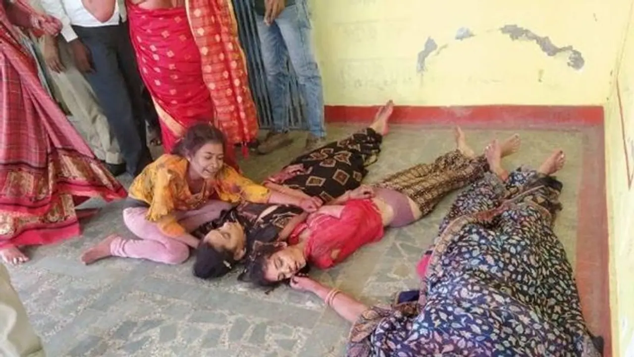 यूपी में शादी से पहले मातमः बारात की जगह आ गईं 4 लाशें..खुशियों वाले घर सुनाई दे रही चीख पुकार यूपी में शादी से पहले मातमः बारात की जगह आ गईं 4 लाशें..खुशियों वाले घर सुनाई दे रही चीख पुकार