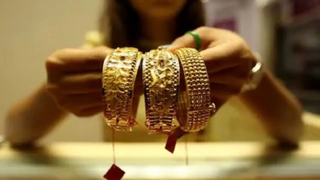 Gold Rate Today : തണുത്തുറഞ്ഞ് സ്വർണവില; രണ്ട് ദിവസംകൊണ്ട് കുറഞ്ഞത് 1000 രൂപ Gold Rate Today : തണുത്തുറഞ്ഞ് സ്വർണവില; രണ്ട് ദിവസംകൊണ്ട് കുറഞ്ഞത് 1000 രൂപ