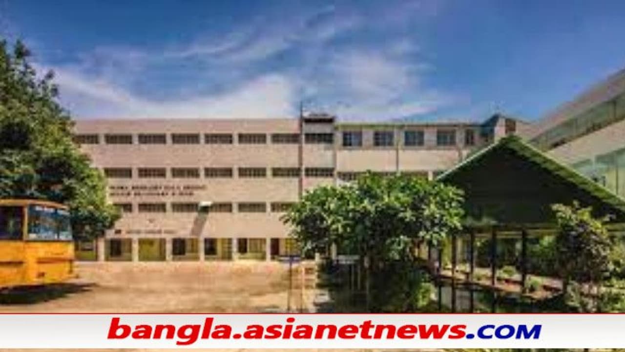 অনলাইন ক্লাসে পরণে শুধু তোয়ালে, ছাত্রীদের কুপ্রস্তাব ধৃত ৫৯ বছরের শিক্ষক