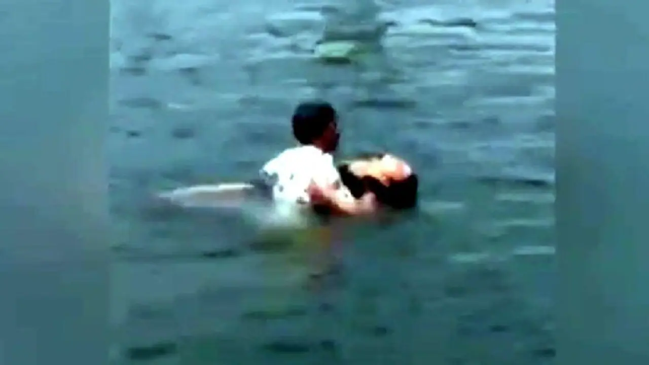 కరోనాతో భర్త మృతి.. తట్టుకోలేక ముగ్గురు కూతుళ్లతో కలిసి, నదిలో దూకిన తల్లి.. చివరకు..