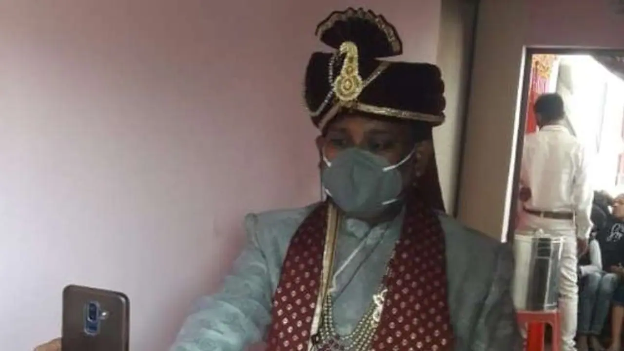 सात फेरे लेने से पहले दूल्हे ने ली प्रधान पद की शपथ, बोला मुझे मिली जिंदगी की सबसे बड़ी खुशी सात फेरे लेने से पहले दूल्हे ने ली प्रधान पद की शपथ, बोला मुझे मिली जिंदगी की सबसे बड़ी खुशी