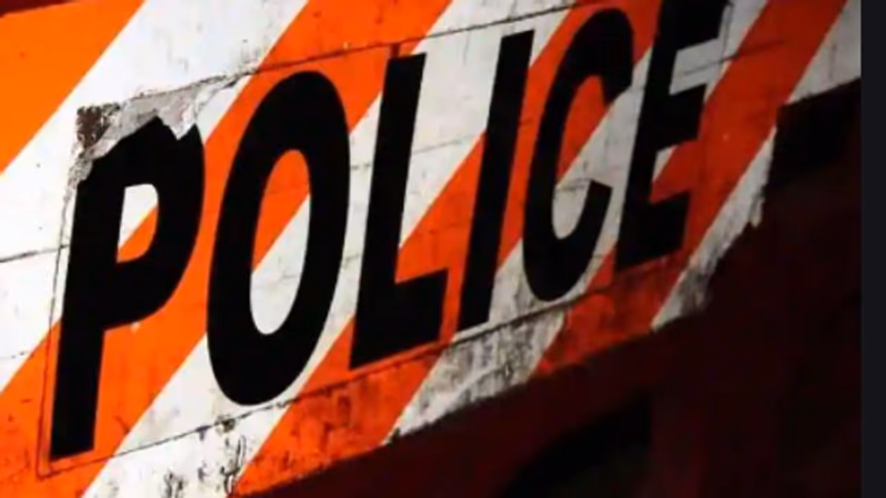 പ്രതിയെ തട്ടിക്കൊണ്ടുപോയി; പൊലീസുകാരനെ ജോലിയിൽ നിന്നും പിരിച്ചു വിട്ടു പ്രതിയെ തട്ടിക്കൊണ്ടുപോയി; പൊലീസുകാരനെ ജോലിയിൽ നിന്നും പിരിച്ചു വിട്ടു